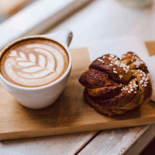 Caféine et Vitamines : Comment tirer le meilleur de vos compléments tout en profitant de votre café !